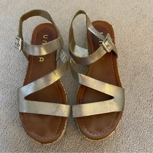Unisa Gold Sandals Size 8.5
